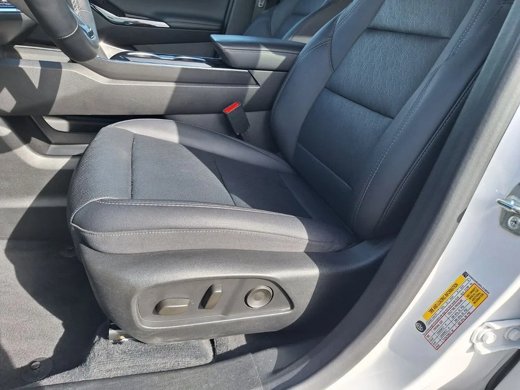 Used 2025 Summit White Chevrolet LT image 29