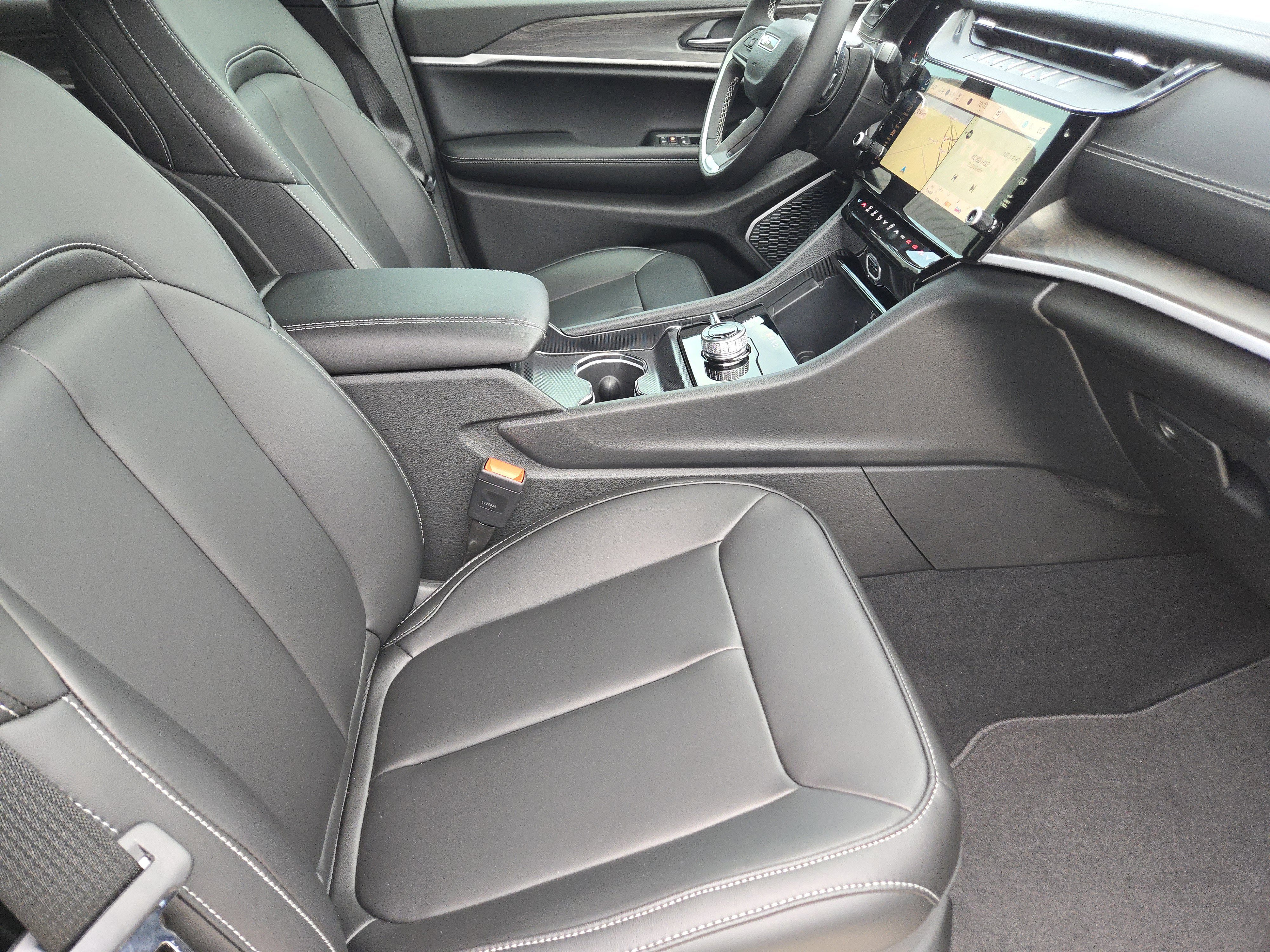 New 2026 Baltic Gray Metallic Clear-Coat Exterior Paint Jeep Limited image 11