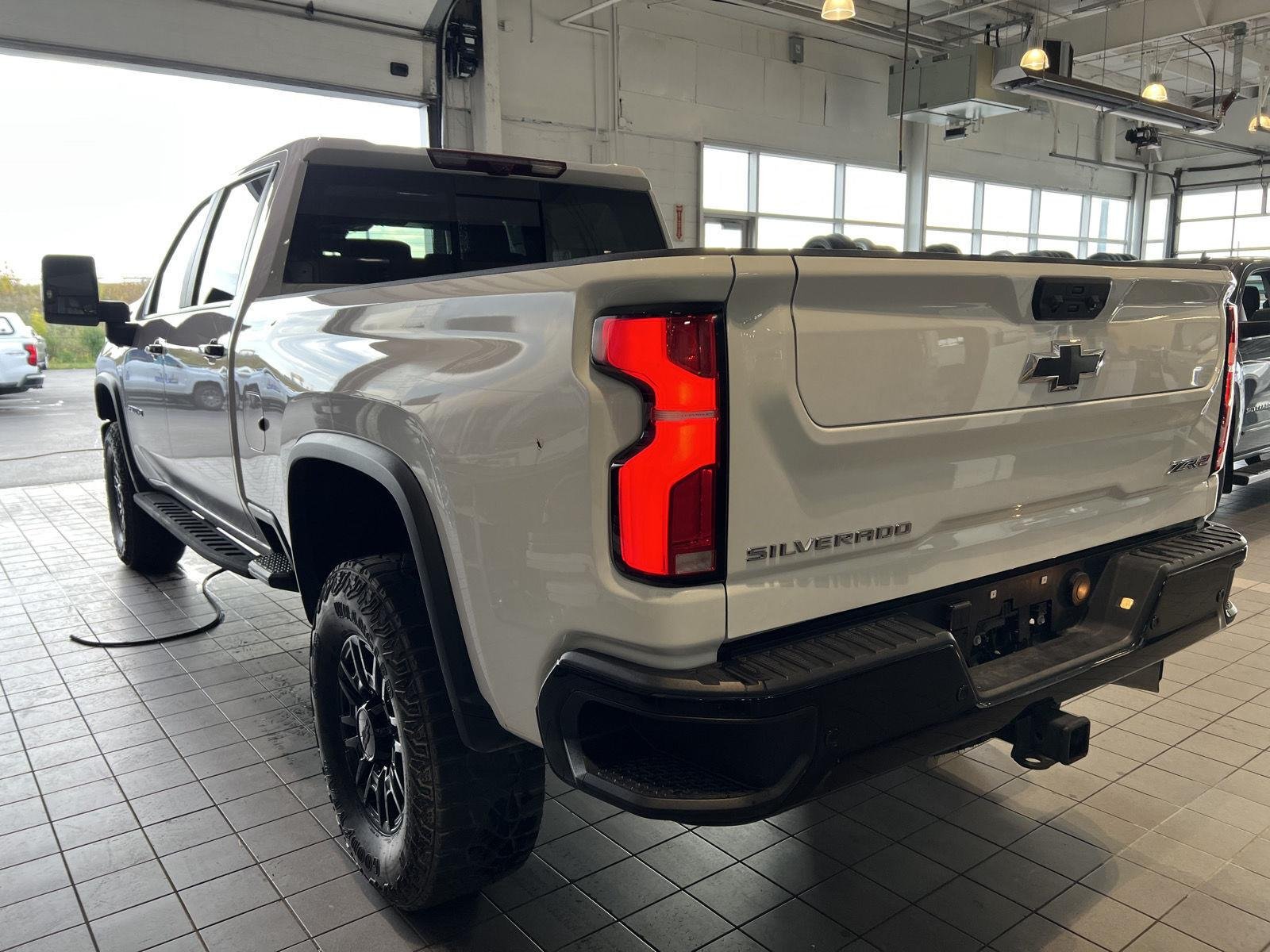 Used 2025 Summit White Chevrolet ZR2 image 6