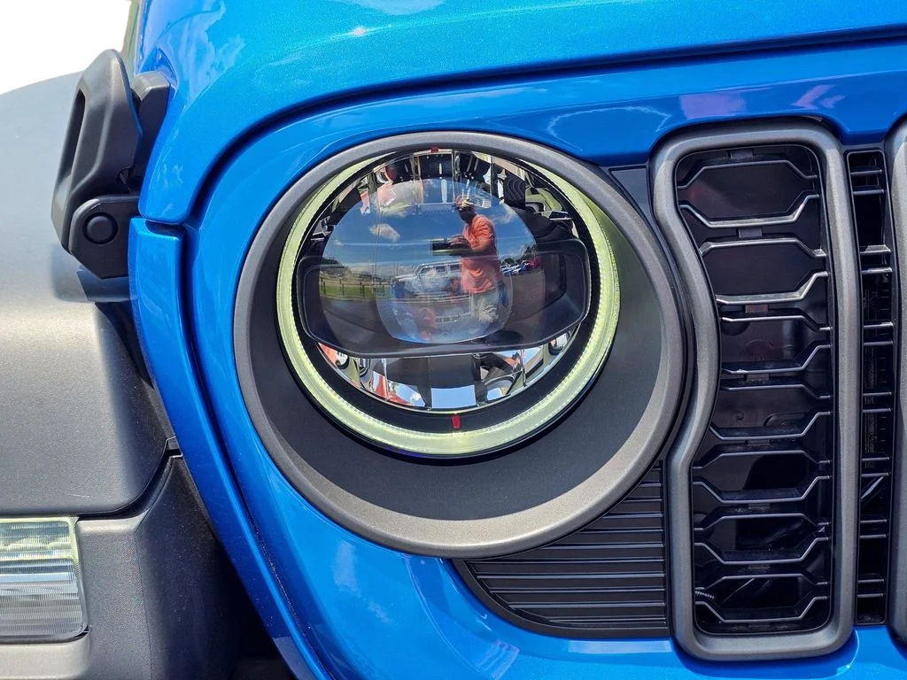 New 2026 Hydro Blue Pearl-Coat Exterior Paint Jeep Sport S image 4