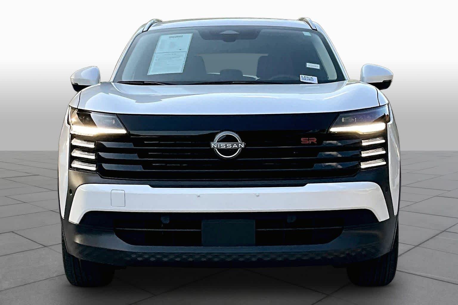 Certified Used 2025 Aspen White Tricoat Nissan SR image 4