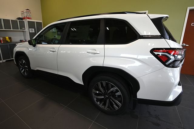 New 2026 CRYSTAL WHITE PEARL Subaru Touring image 10