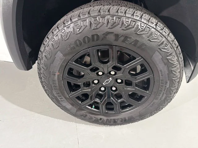Used 2024 White Chevrolet Trail Boss image 11