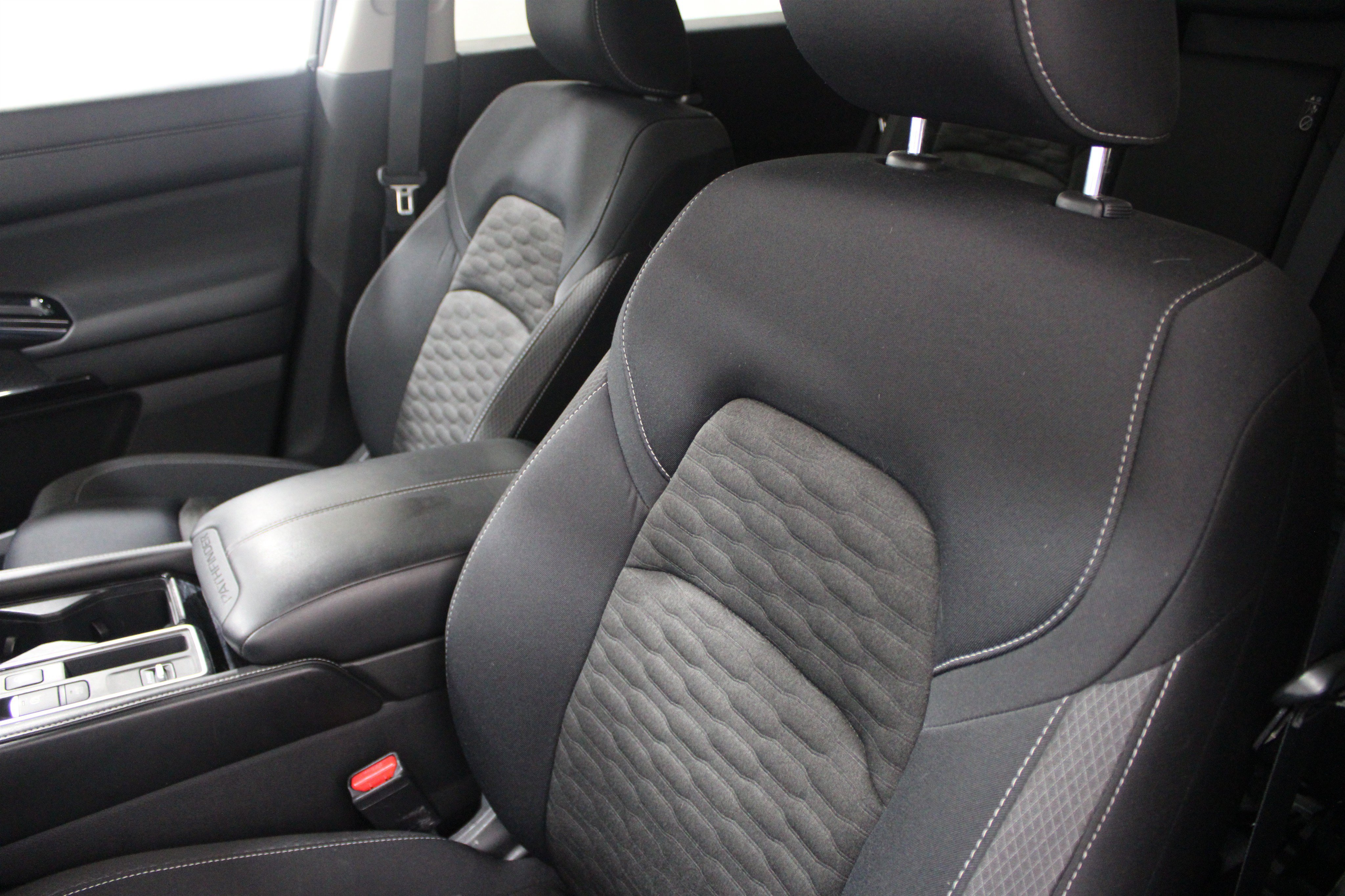 Used 2022 Super Black Nissan SV image 6