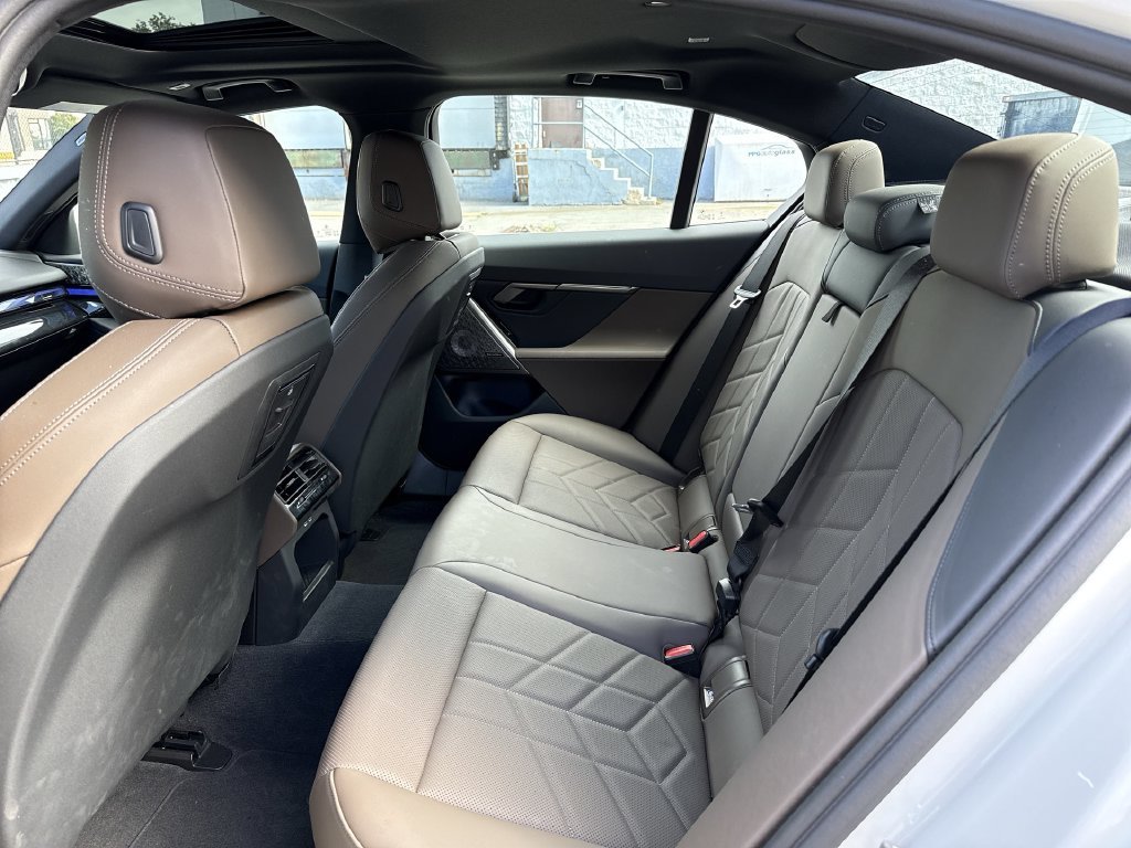 2026 BMW i5 40 - Photo 21