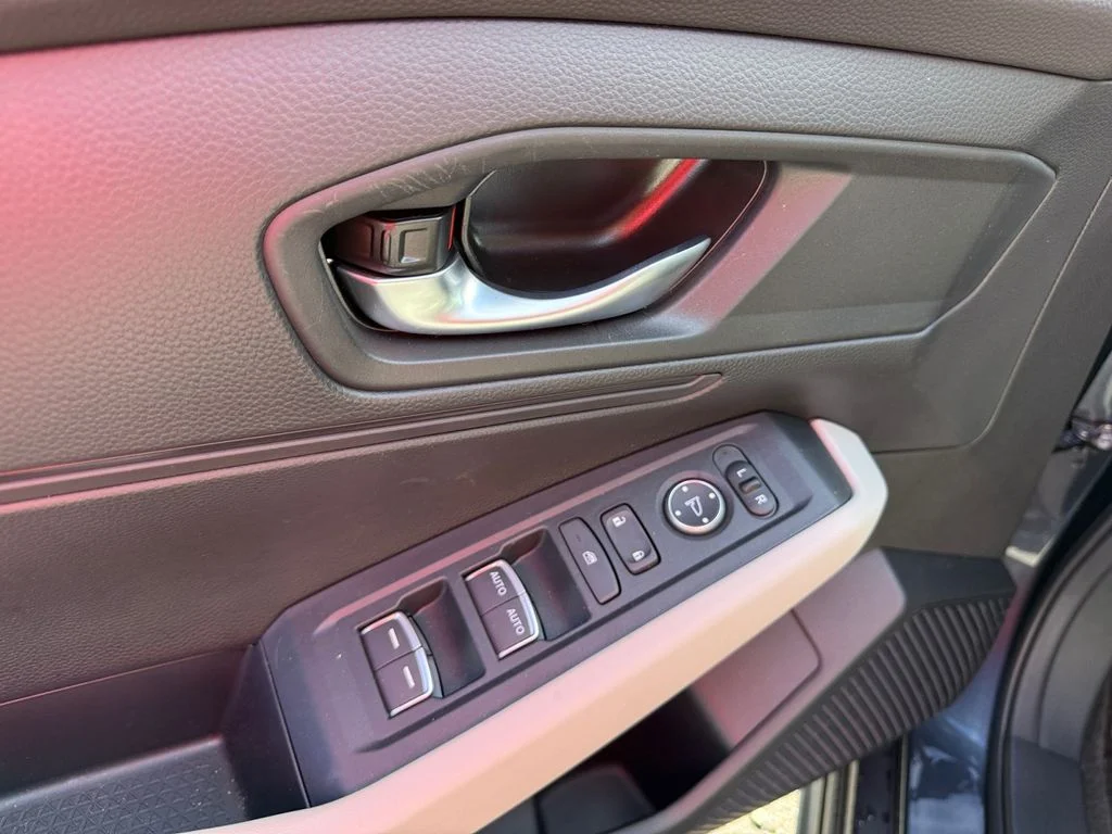 Used 2025  Honda LX image 11
