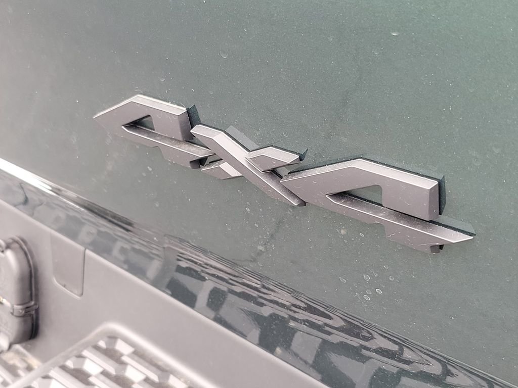 New 2026 Serrano-Green Metallic Exterior Paint RAM BLACK EXPRESS EDITION image 6