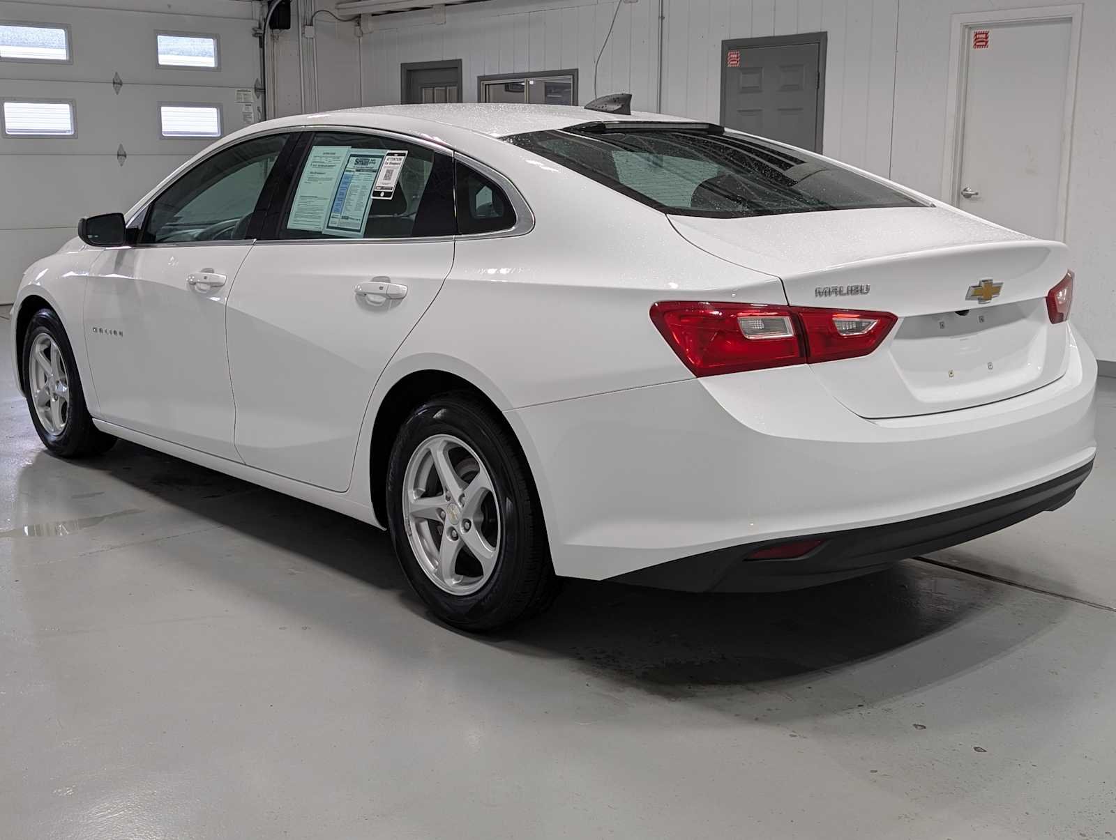 Used 2018 Summit White Chevrolet LS image 11