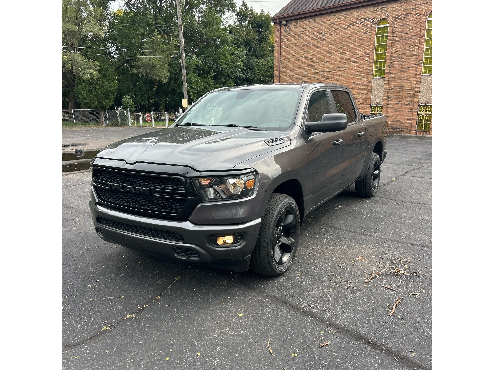 Used 2024 Granite Crystal Metallic Clearcoat Ram Tradesman image 2