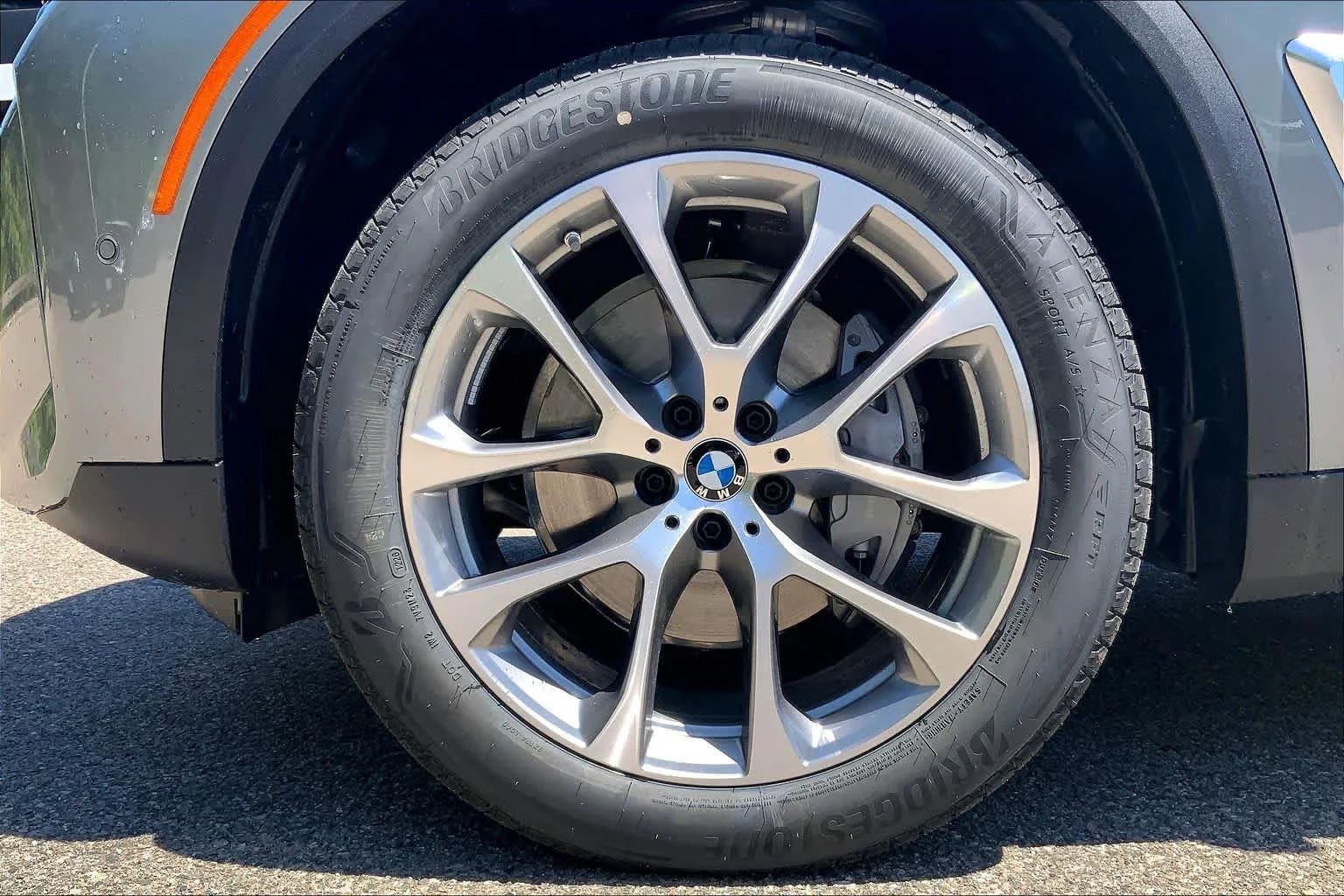 New 2026 Skyscraper Grey Metallic BMW xDrive40i image 11