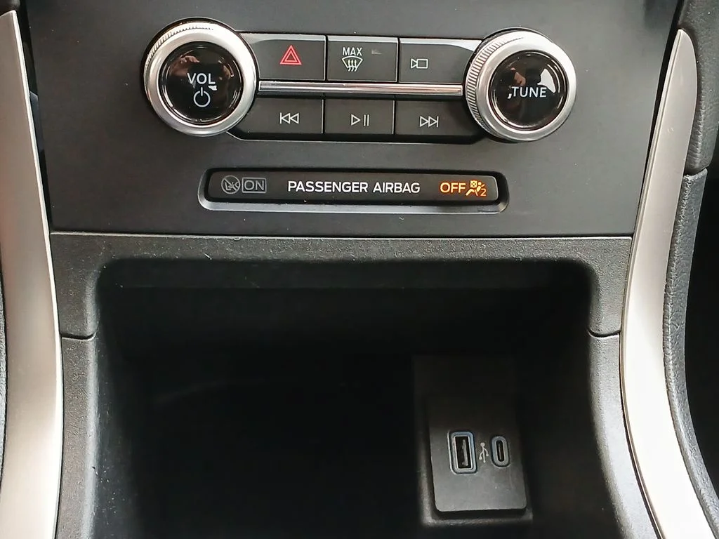 Used 2022 White Ford SEL image 36