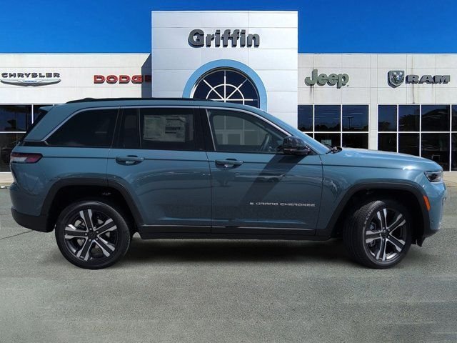 New 2027 Steel Blue Jeep Limited image 3