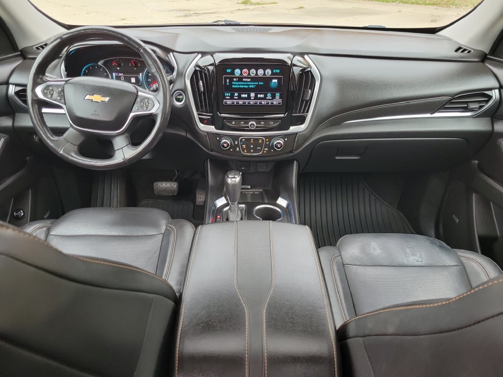 Used 2018 GRAPHITE METALLIC Chevrolet Premier image 13
