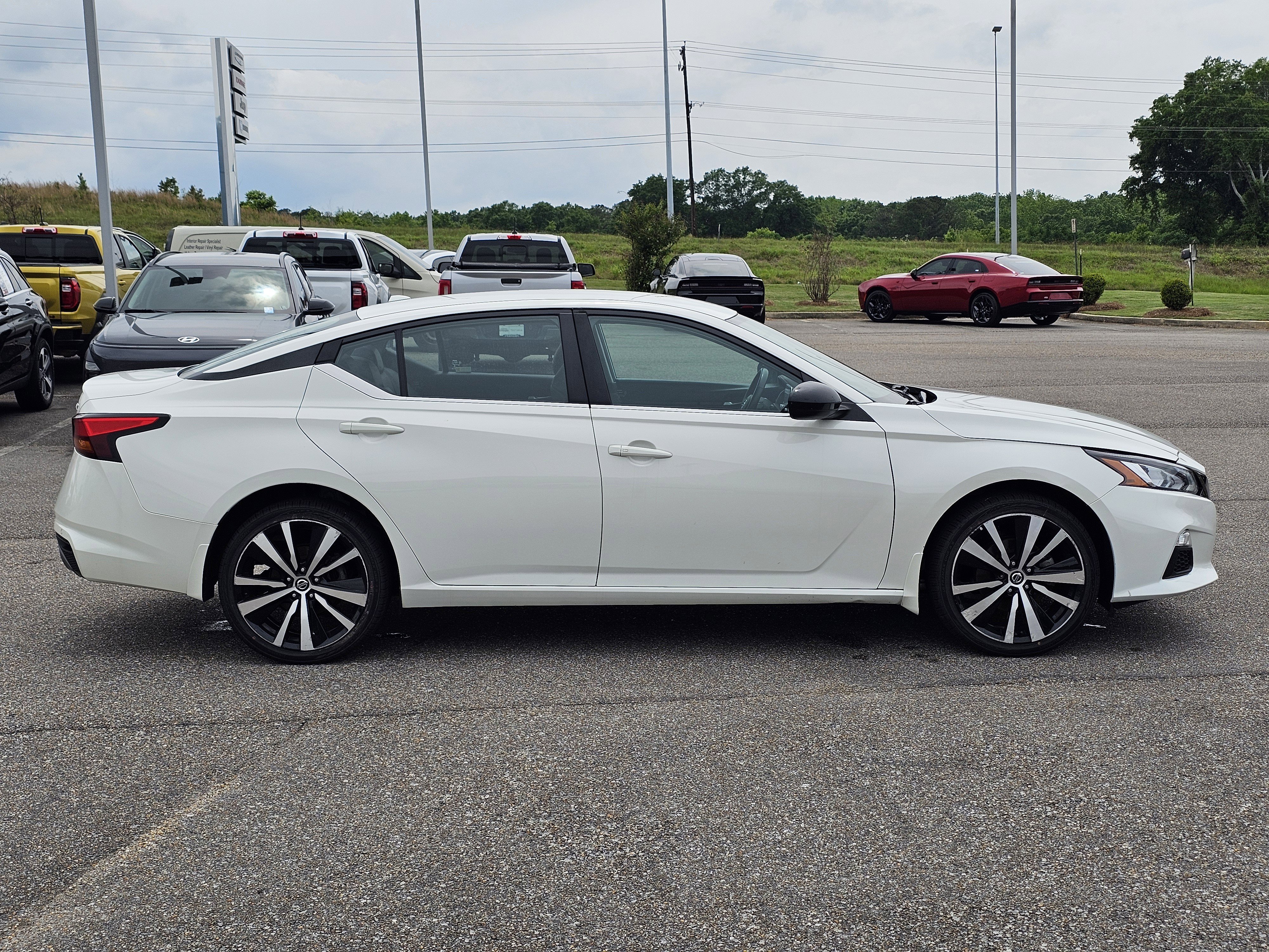 Used 2021 Pearl White Tricoat Nissan 2.5 SR image 7