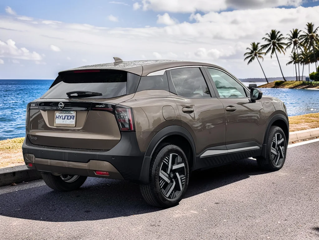 Used 2025 Brown Nissan SV image 5