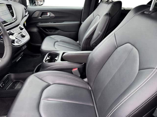 Used 2025 Black Chrysler Select image 12