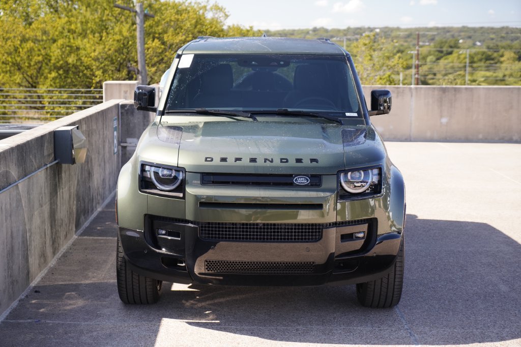 New 2026 Woolstone Green Land Rover X-Dynamic SE image 4