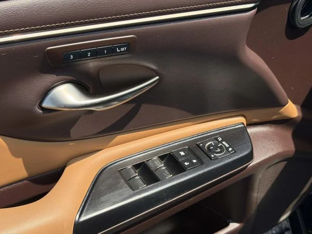 Used 2021  Lexus 350 image 15
