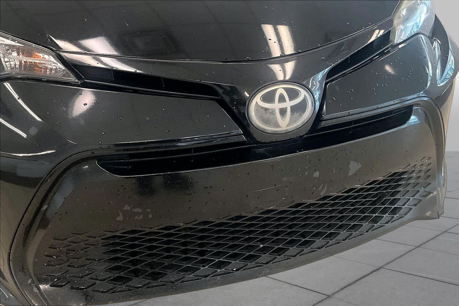 Used 2018 Black Sand Pearl Toyota SE image 28