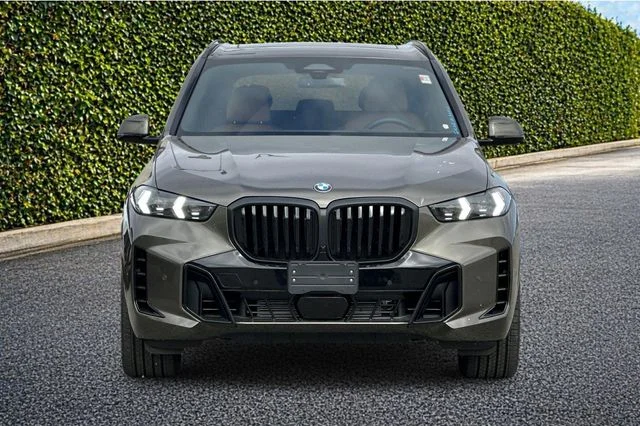 Used 2026 Green BMW xDrive40i image 9