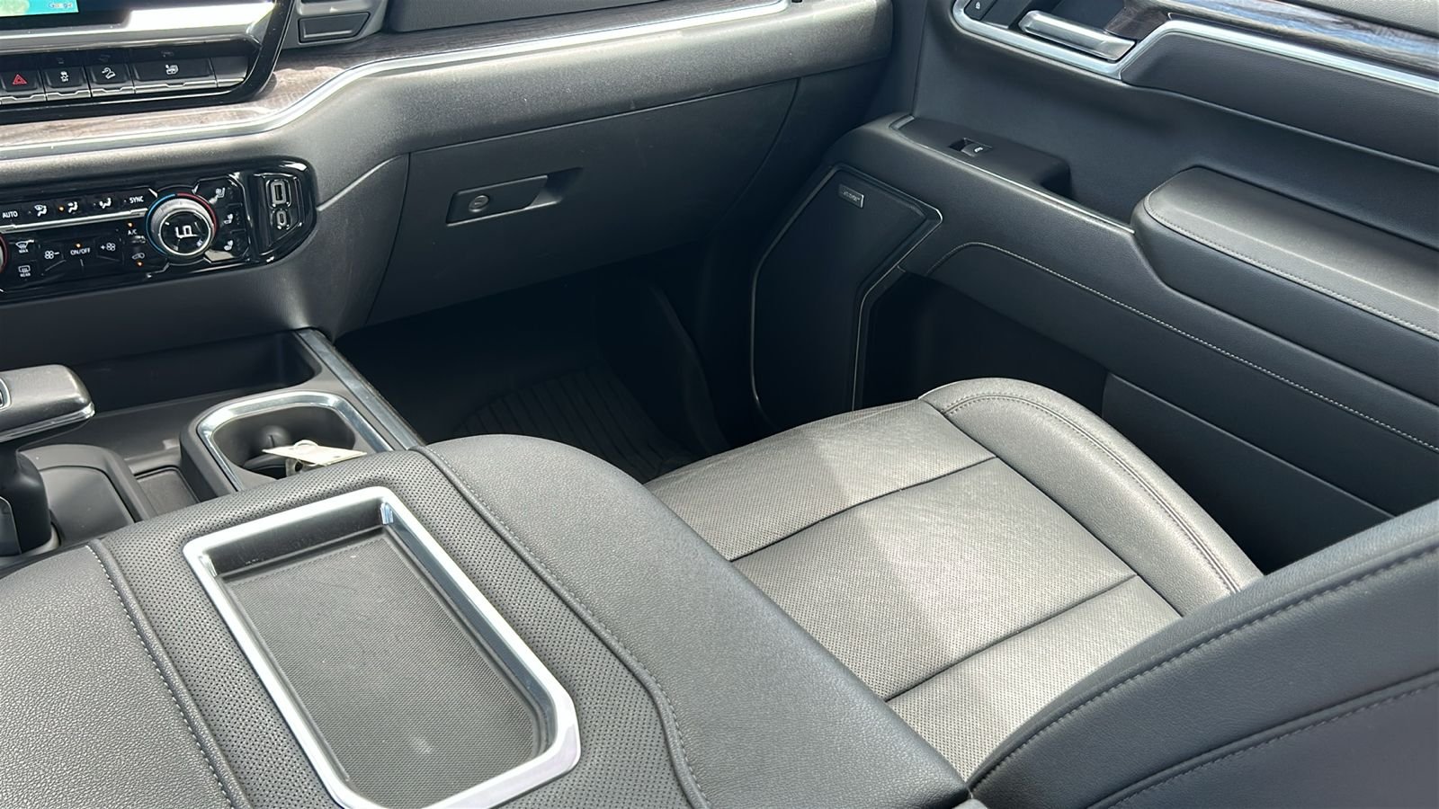 Used 2022 Blue Chevrolet LTZ image 15