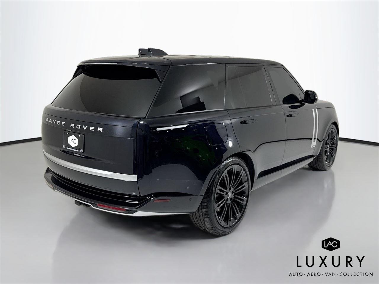 Used 2024 Ligurian Black SV Bespoke Ultra Metallic Gloss Land Rover Autobiography | Meridian 3D Sound | Rear TVs image 6