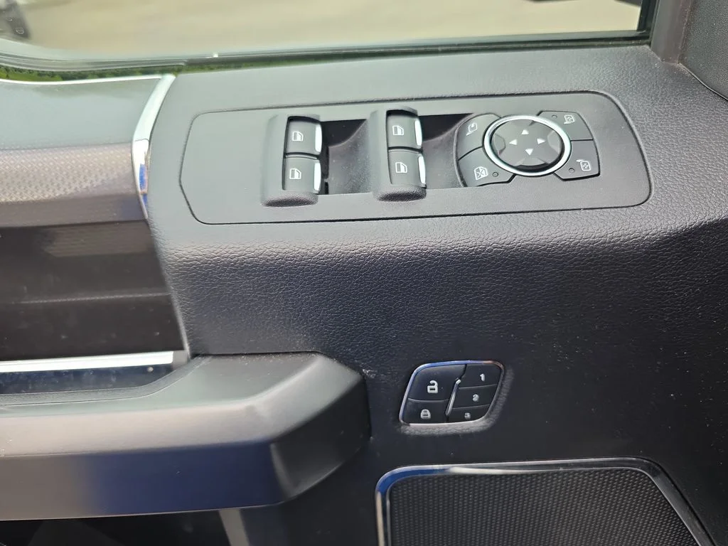 Used 2016 Silver Ford Lariat image 18