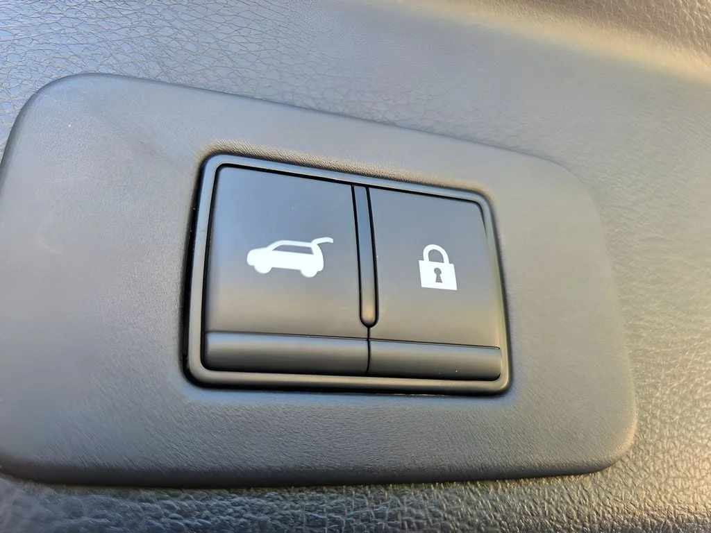Used 2025 Brilliant Silver Metallic Nissan SL image 7