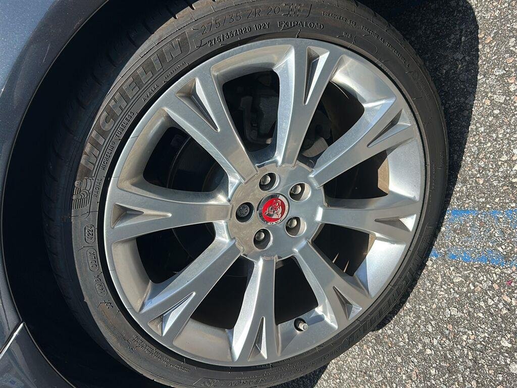Used 2019 Carpathian Grey Premium Metallic Jaguar XJ R-Sport image 8