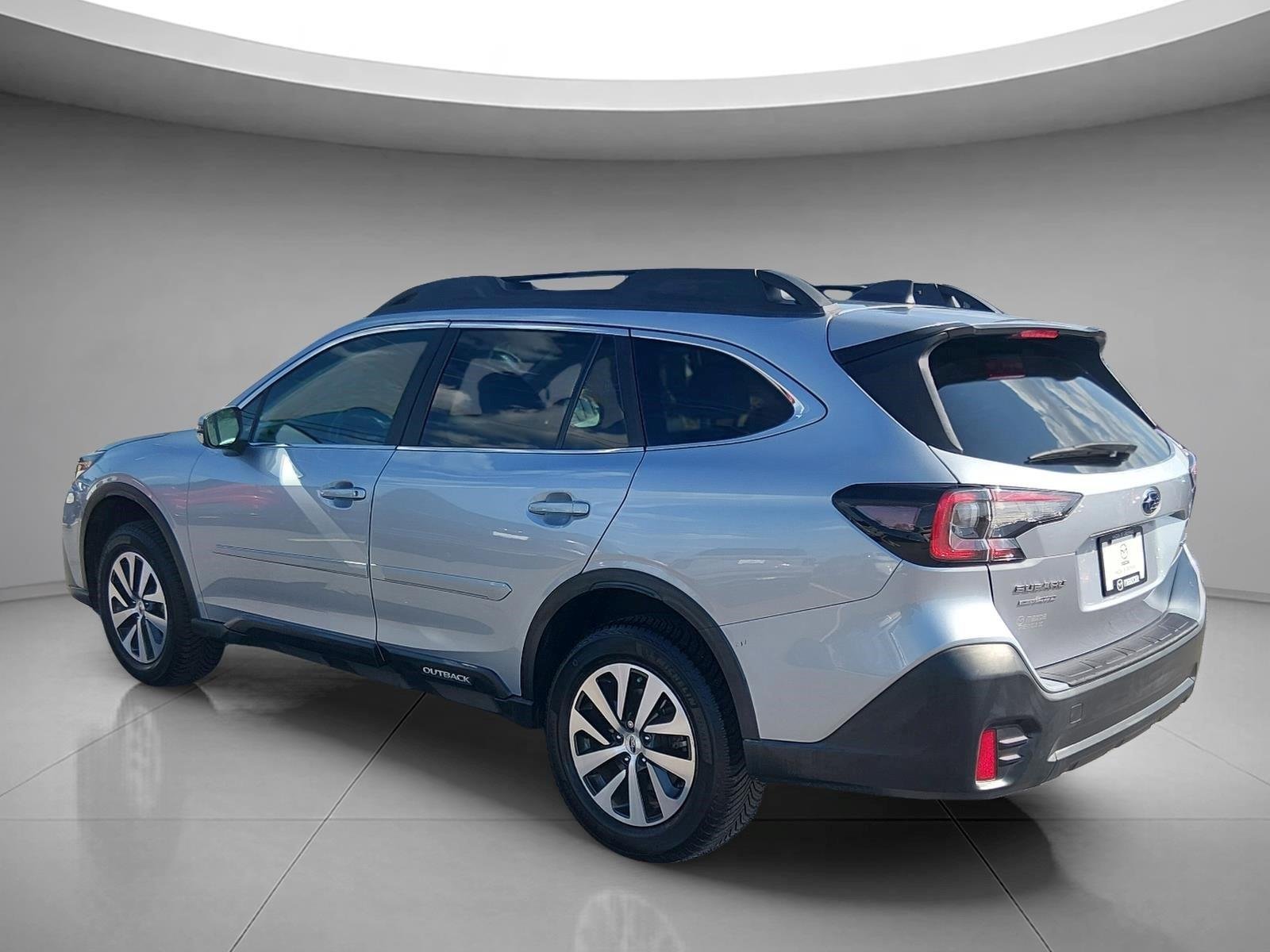 Used 2021 Ice Silver Metallic Subaru Premium image 3
