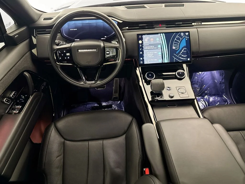 Used 2023 Black Land Rover SE Dynamic image 23