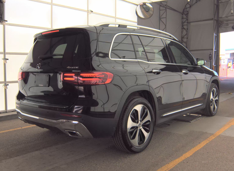 Used 2025 Black Mercedes-Benz GLB 250 image 3