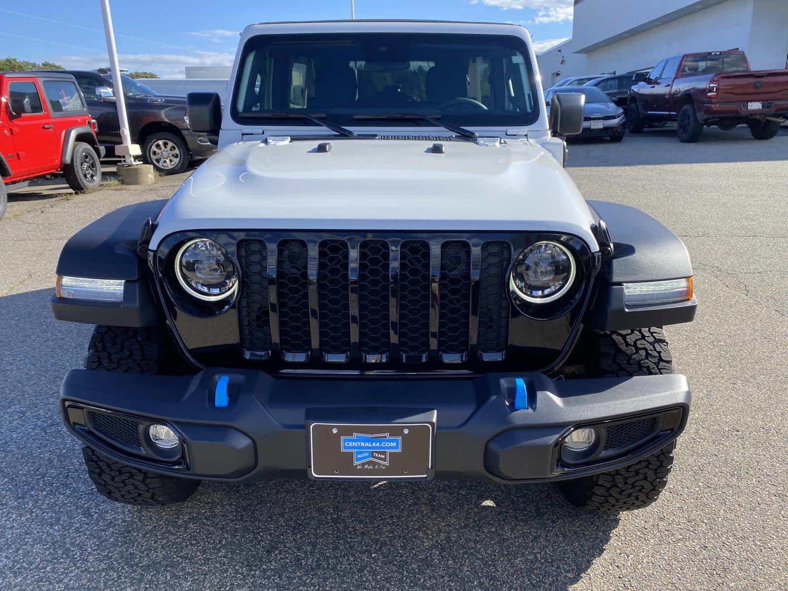 Certified Used 2024 Bright White Clearcoat Jeep Willys image 10