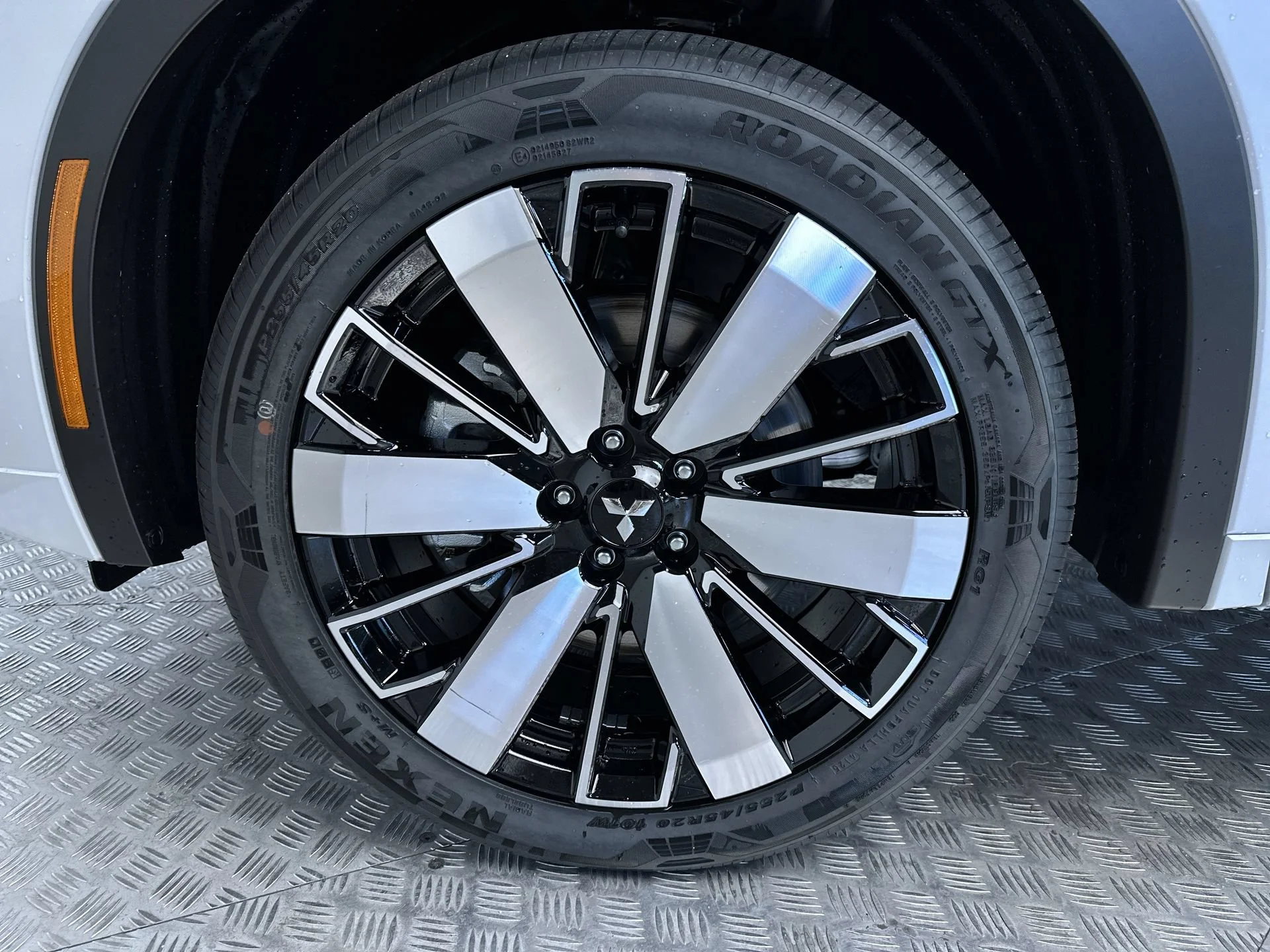 New 2026 White Diamond Mitsubishi SEL image 27