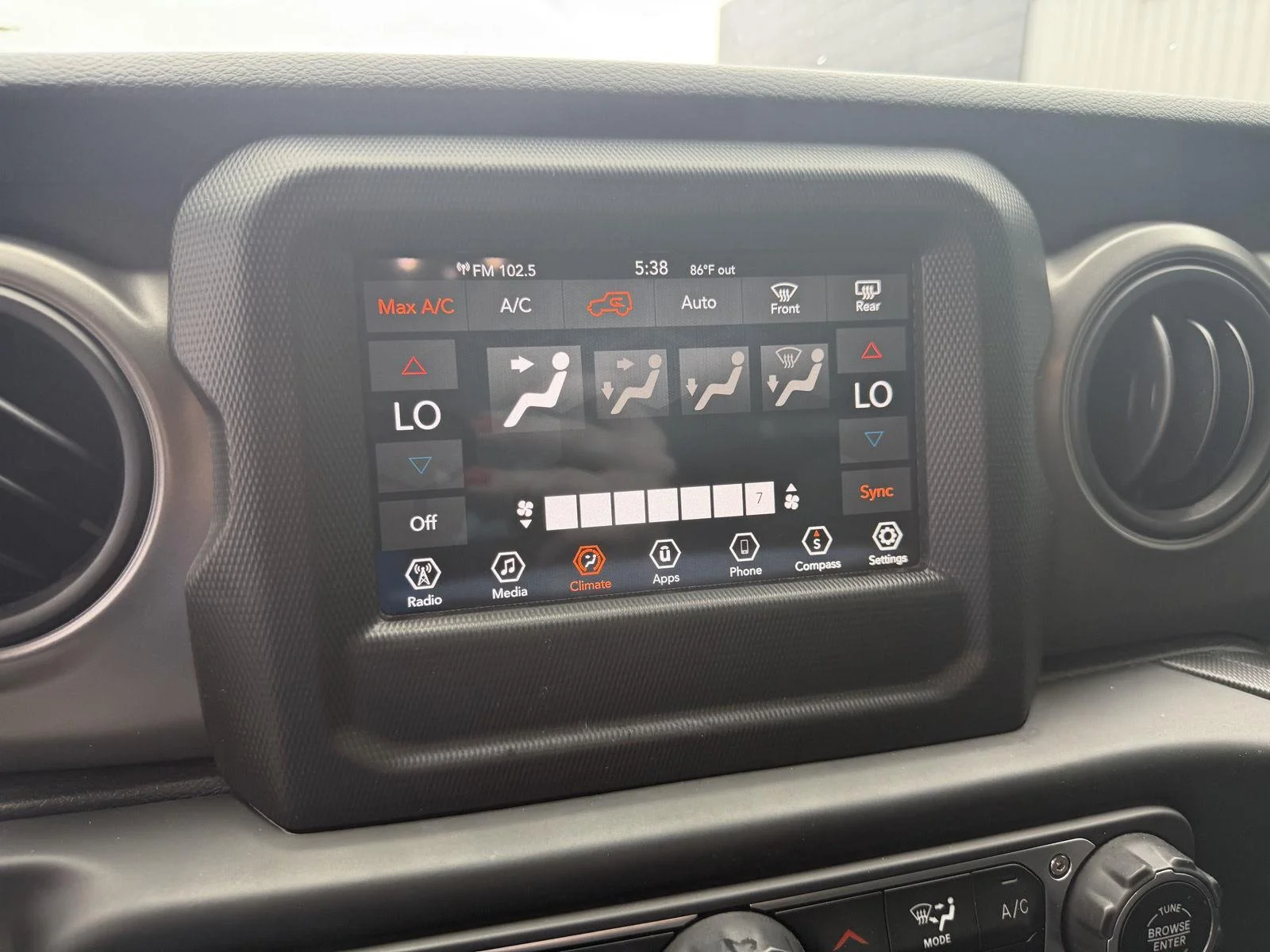 Used 2022 Granite Crystal Metallic Clearcoat Jeep Sport S image 10