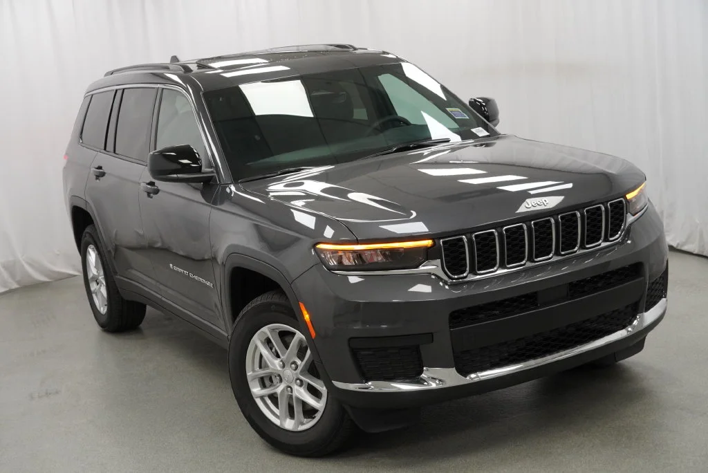 New 2026 Baltic Gray Metallic Clear-Coat Exterior Paint Jeep Laredo X image 11