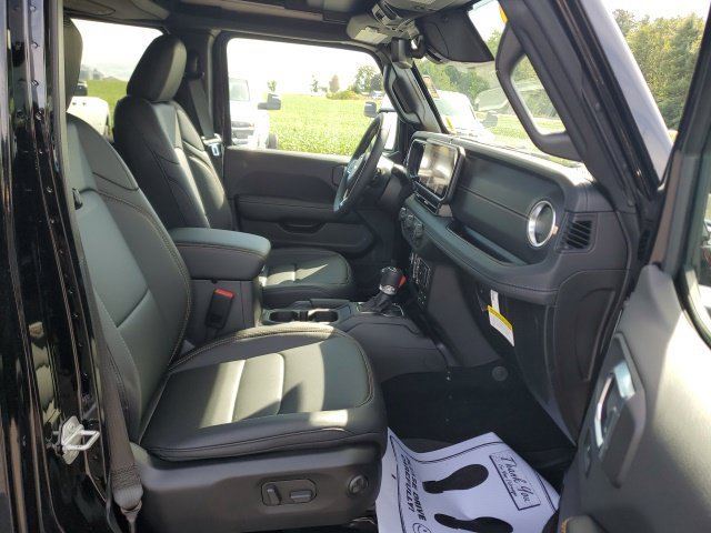 New 2027 Black Clear-Coat Paint Jeep Sahara image 24