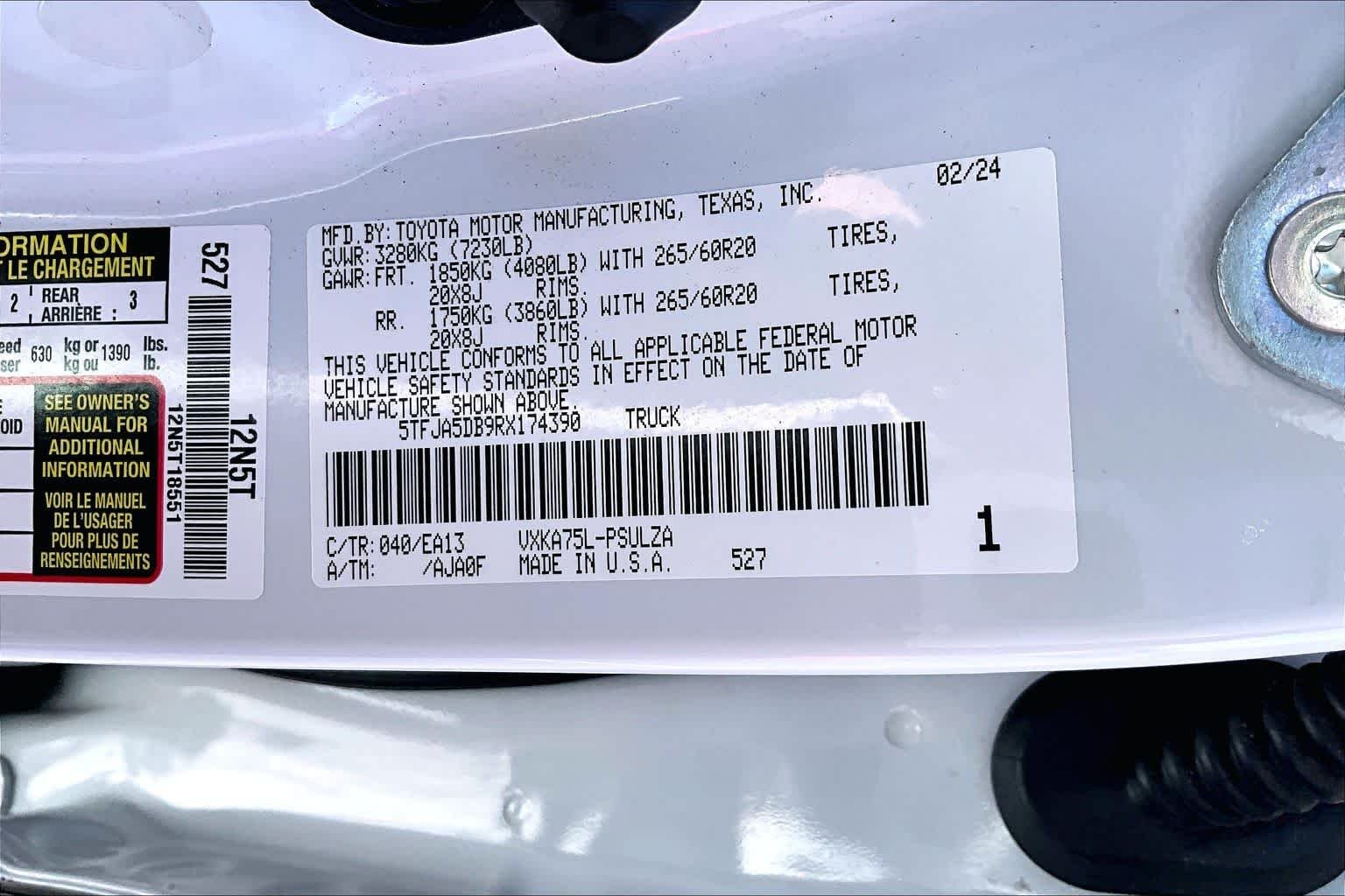 Used 2024 Ice Cap Toyota Limited image 30