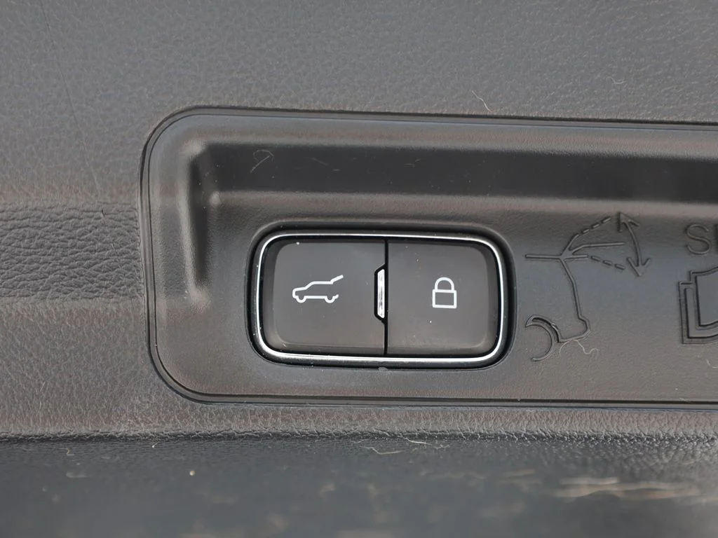 Used 2020 White Ford XLT image 9