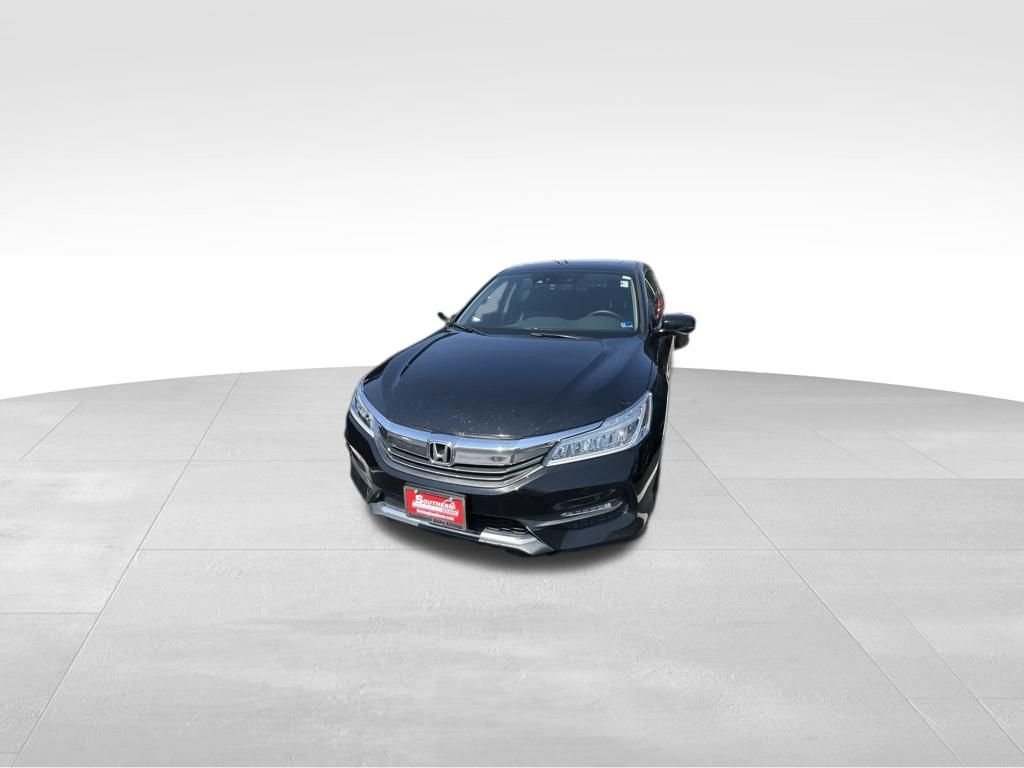 Used 2016 Black Honda Touring image 5