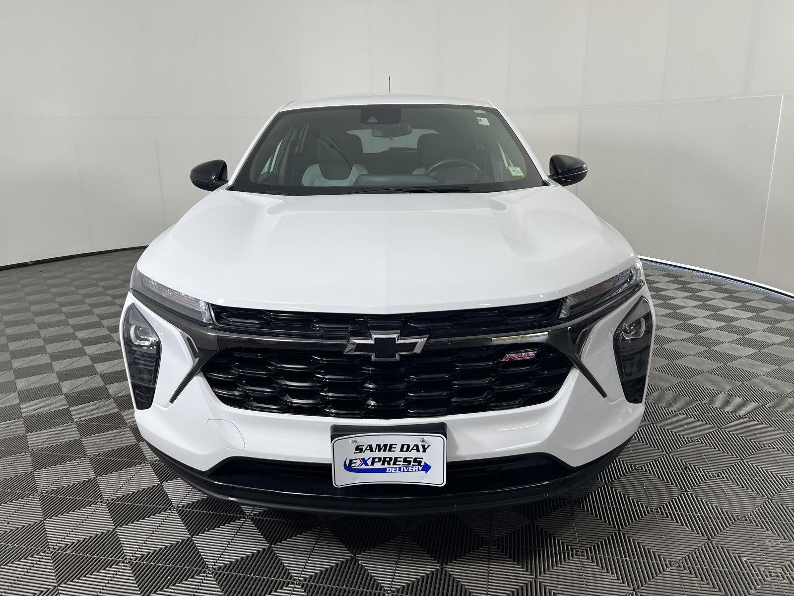 Used 2024 Summit White Chevrolet 1RS image 28