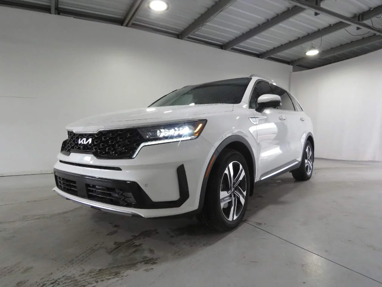 Used 2023 Snow White Pearl Kia SX Prestige image 1