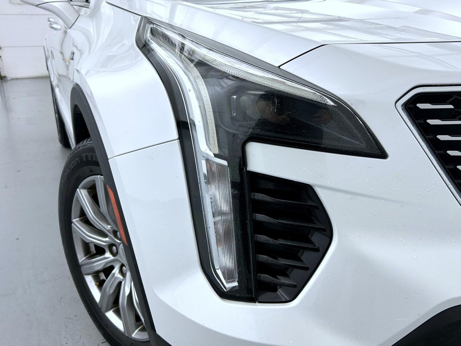 Used 2019 White Cadillac Premium Luxury image 10