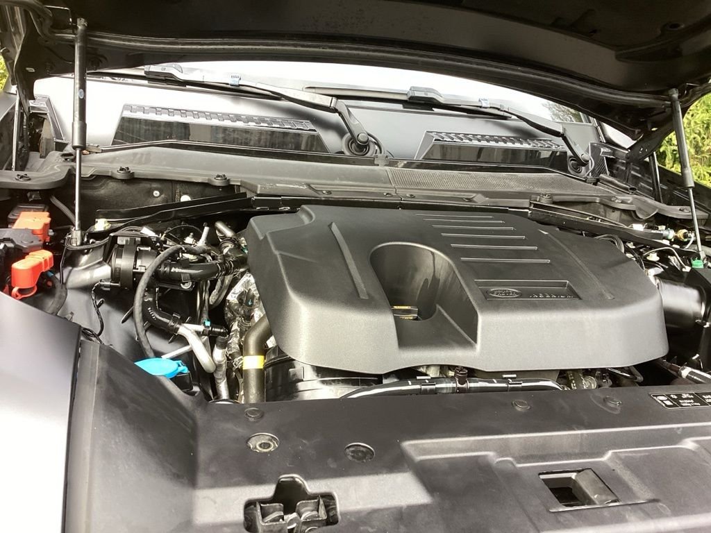 Used 2022  Land Rover X image 25