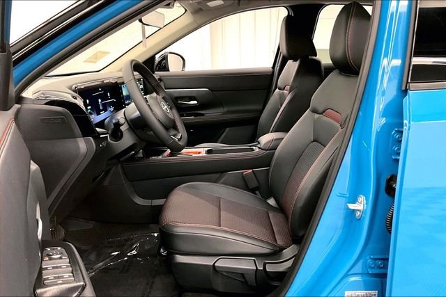 New 2025 Arctic Ice Blue Metallic/Super Black Nissan SR image 10