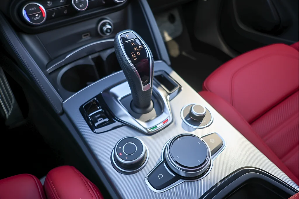 New 2025 White Alfa Romeo Base image 17