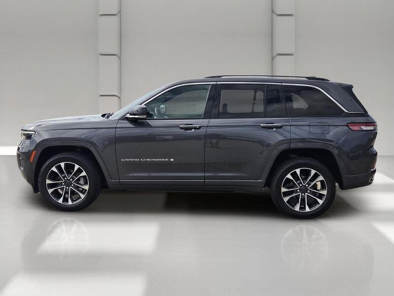 Used 2022 Gray Metallic JEEP OVERLAND 4X2 image 2