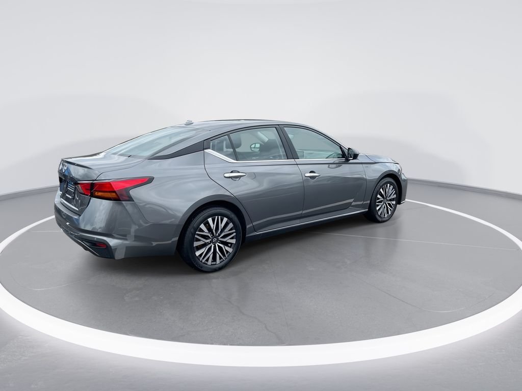 Used 2025 Gun Metallic Nissan 2.5 SV image 8