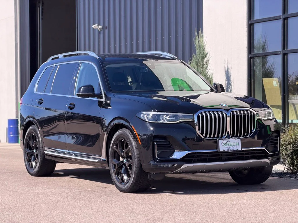 Used 2019 Black BMW xDrive40i image 4