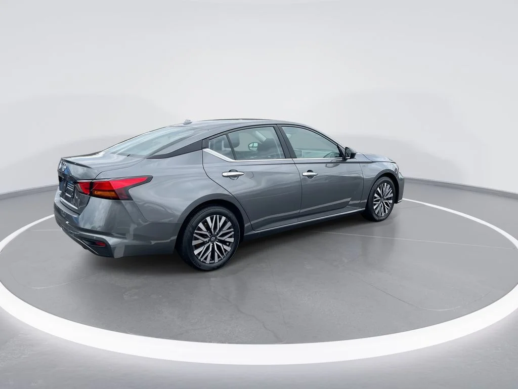 Used 2025 Gray Nissan 2.5 SV image 8